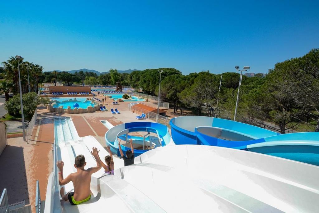 Camping Oasis Village Puget-sur Argens Extérieur photo